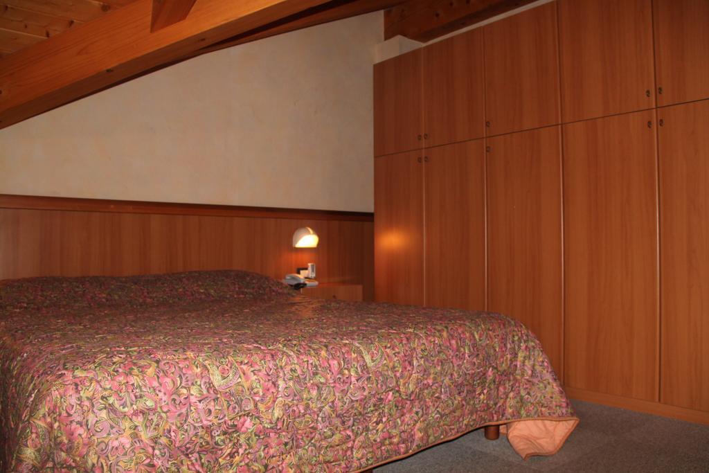 Garni Goccia D'Oro Hotel Cavalese Room photo