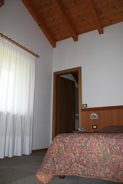 Garni Goccia D'Oro Hotel Cavalese Room photo