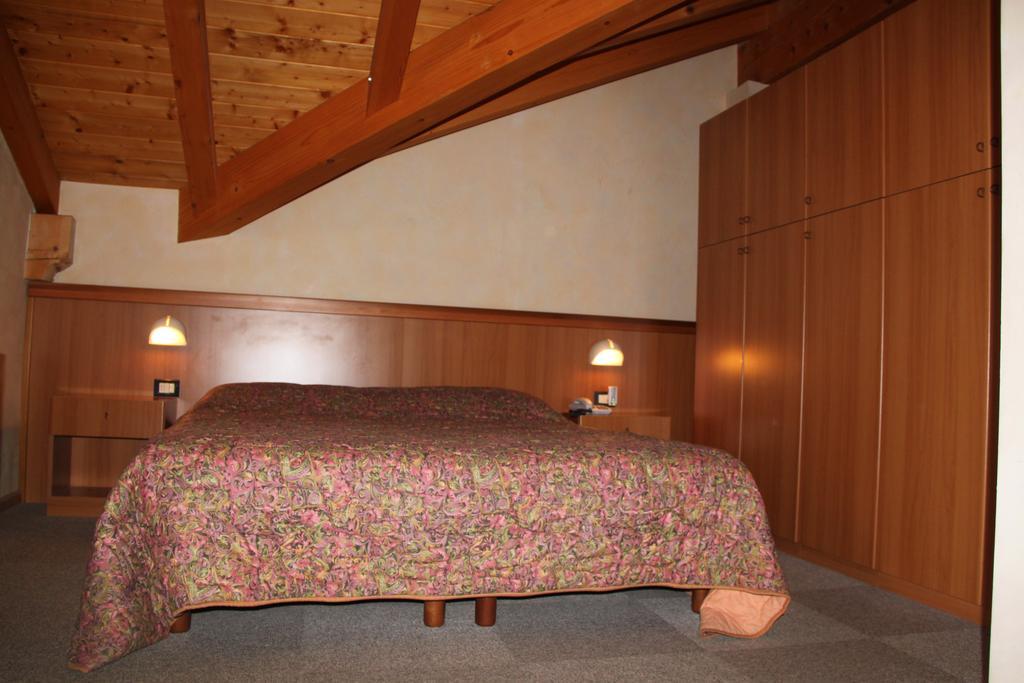 Garni Goccia D'Oro Hotel Cavalese Room photo